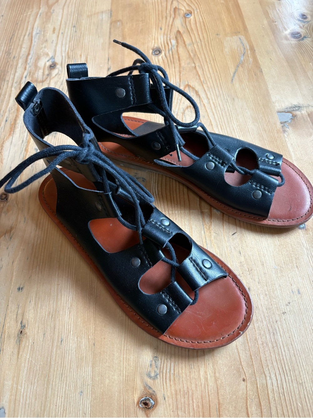 American Eagle Outfitters black lace-up gladiator flat sandals Size 8